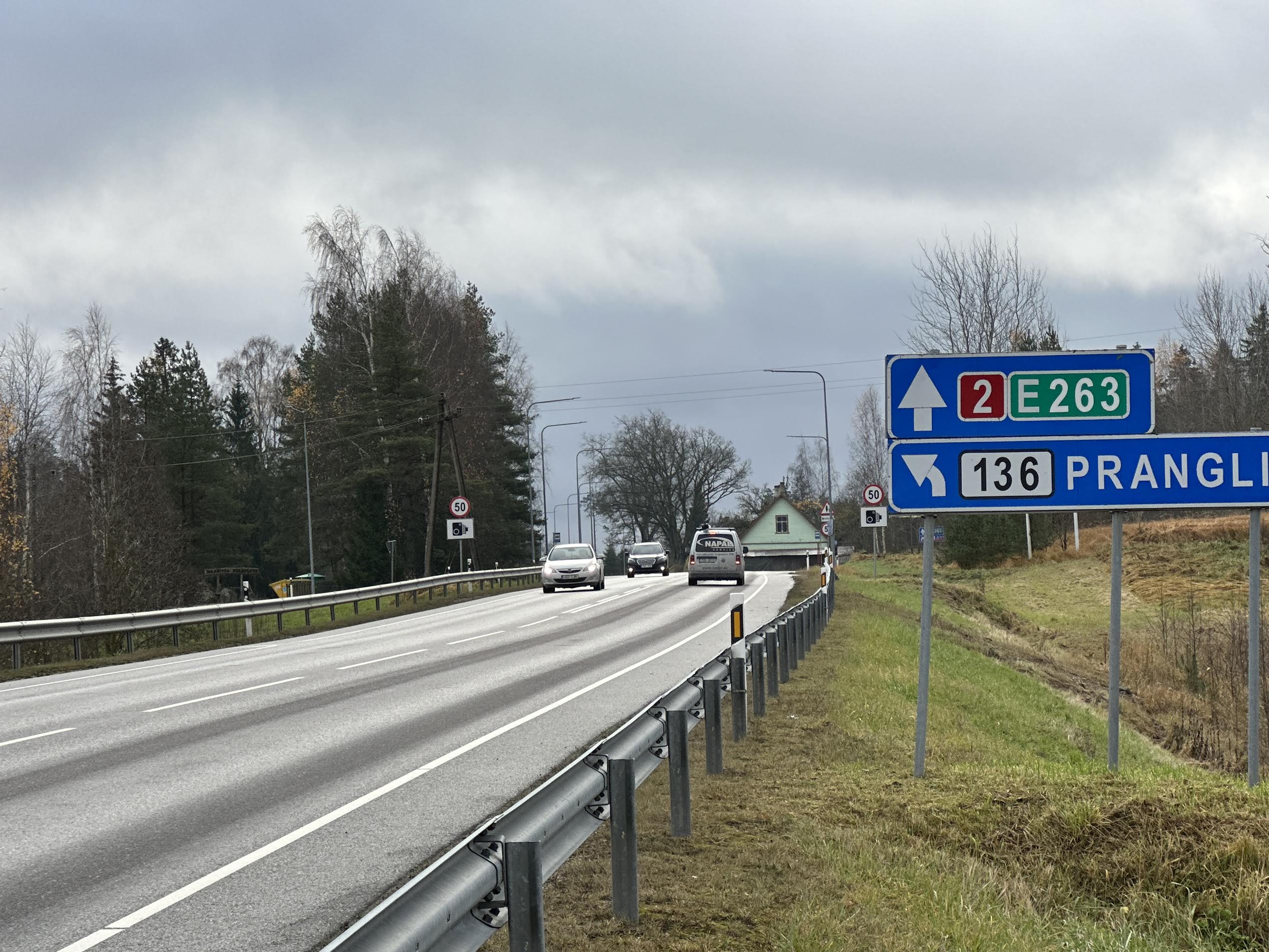 Tartu poolt Võru poole sõites paistab umbes 150 elanikuga Maaritsa nii.  Liiklusjuhtimiskeskuse juhataja Siim Vaikmaa tunnistas, et tänavu ilmselt kiiruskaamerat asendada ei õnnestu.